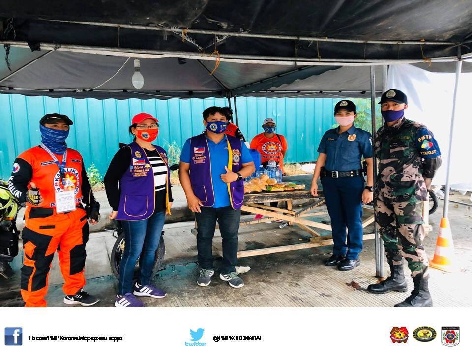 PNPKORONADAL's tweet photo. Through the efforts of “Task Force Bulig” Koronadal City Police Station received donations coming from our Advisory Councils,business establishments and individuals who are willing to share their blessings during COVID-19 pandemic.
Thank you😊
#PNPPATROLPlan2030
#PNPKakampiMo https://t.co/bxKJ4s0bKL