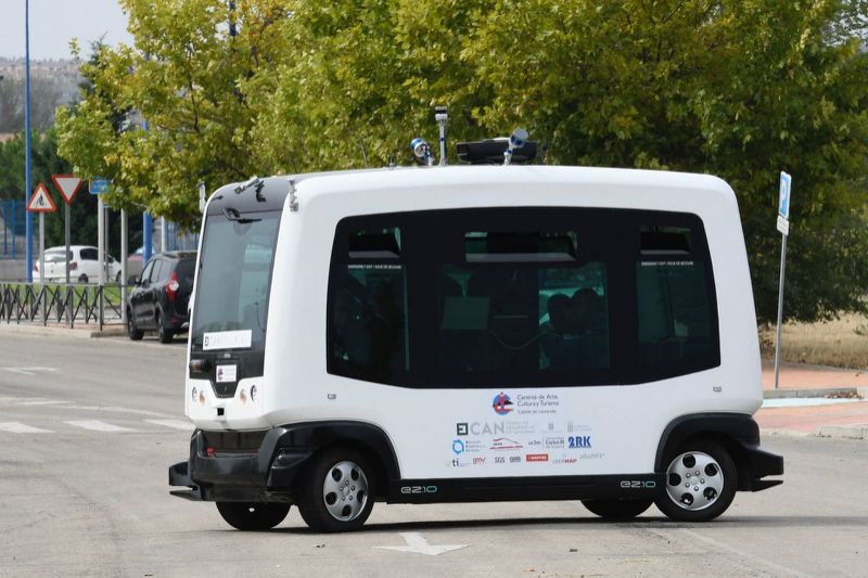 NA_VEAC's tweet photo. Un autobús sin conductor recorrerá a diario, con 12 visitantes la #RutadelosVolcanes, principal reclamo del espacio protegido del parque natural de Timanfaya. En el proyecto #CitiesTimanfaya colaboran @uc3m #2RK y @aecarretera #InteligenciaArtificial
https://t.co/cD1vfCv8o6 https://t.co/AOvO8pCuFz