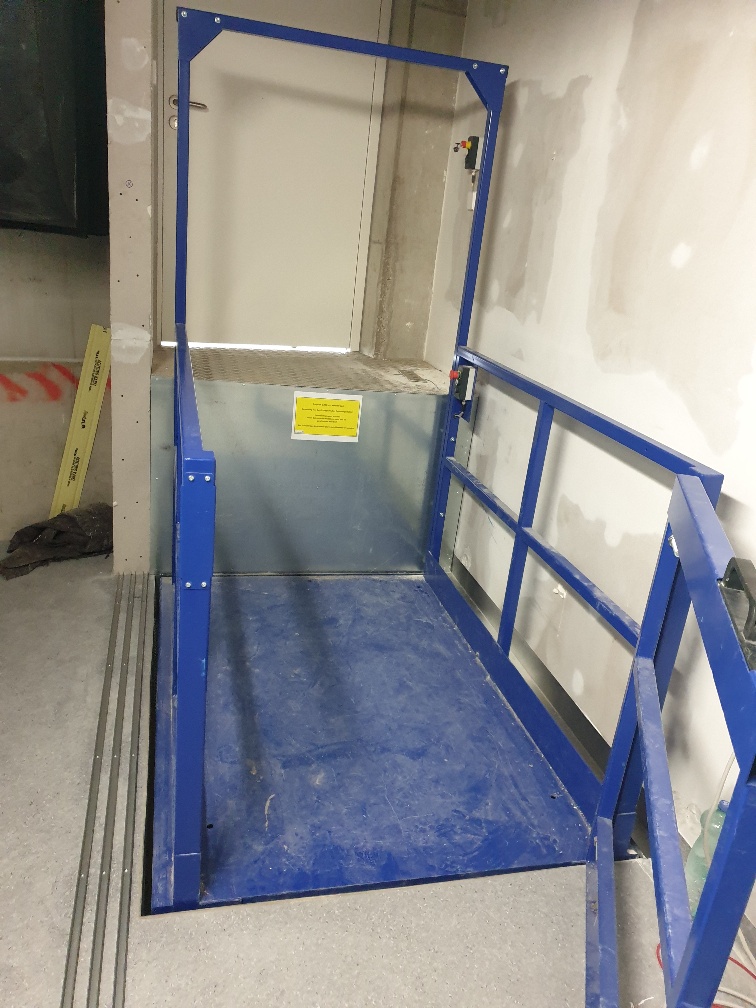 malukGmbH's tweet photo. Hubtisch mit Personentransport für die Anlieferung!
Der Standardhubtisch wurde so angepasst, dass eine Person mit Hubwagen und Palette gehoben werden kann.
Mehr Hubtische finden Sie hier: https://t.co/z5lBl7yf4X und hier https://t.co/kzCTGCHCCU
#hubtisch #scherenhubtisch #lifting https://t.co/AP8uTU46Gf
