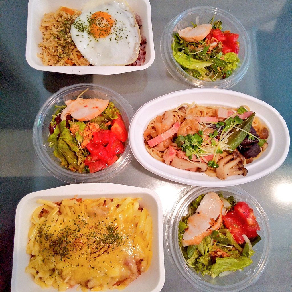 OgnAzs's tweet photo. 今日の昼は、B's Cafeさん。
https://t.co/HzZIHrQnfl
ガパオライス、ベーコンときのこの和風スパゲティ、ミートドリアを注文。
サラダが付いて1000円、美味しかったです。
開店当初からの常連です。
珈琲が一番美味しい。
#川口市 #川口元郷駅
#ビーズカフェ #BsCafe
#川口テイクアウト #川口めし https://t.co/Gwm68TRyCy
