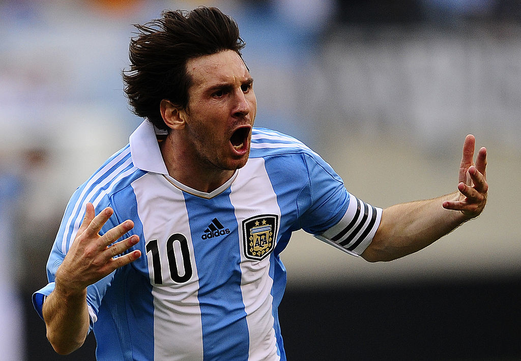 📆 #OnThisDay in 2012 ⚽️ 23' Argentina 0-1 Brazil ⚽️ 32' Argentina 1-1 Brazil ⚽️ 34' Argentina 2-1 Brazil ⚽️ 56' Argentina 2-2 Brazil ⚽️ 72' Argentina 2-3 Brazil ⚽️ 75' Argentina 3-3 Brazil ⚽️ 84' Argentina 4-3 Brazil 🇦🇷 Messi scored the winner to bring up his hat-trick