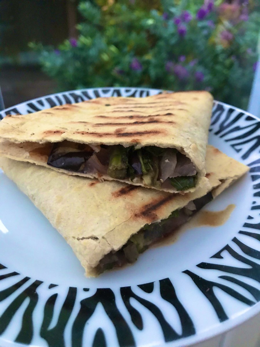 ClaudiaJAllen's tweet photo. I’m in week 7 of my #livebelowtheline challenge, please help me reach my target for @HungerProjectUK ! I’m living off £1 a day during lockdown and following a vegan diet (vegan doesn’t have to be expensive!!) please can you RT? 💚 @veganuary @vegan @veganfoodliving #cheapeats https://t.co/fxZXVzIxb3