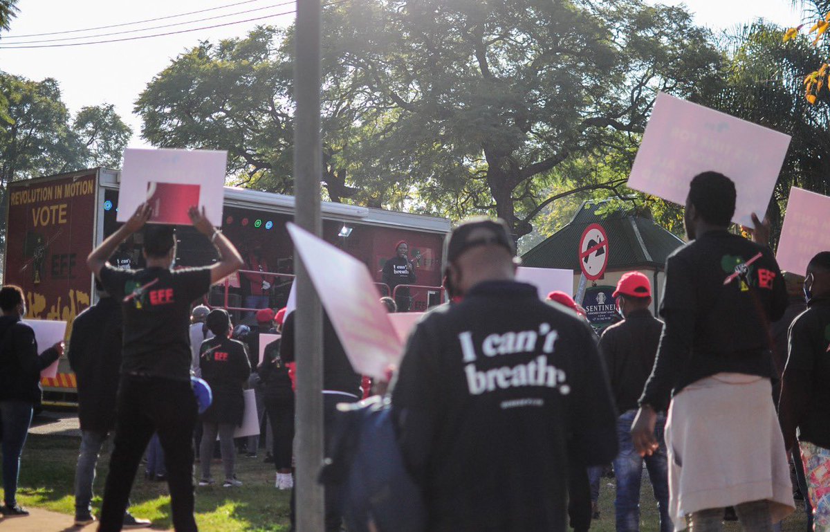 EFFSouthAfrica's tweet photo. [IN PICTURES]: #EFFBLMProtest in solidarity with the #BlackLiveMatters movement outside the Embassy of the United States of America in Pretoria, South Africa. https://t.co/bh1EgQT9qD