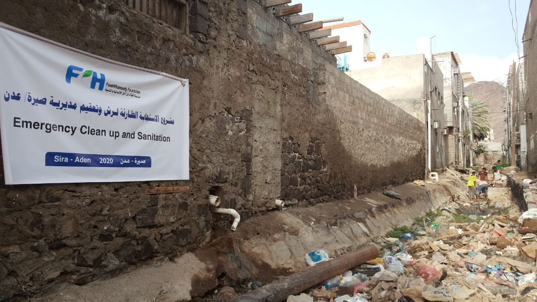 Food4Humanity's tweet photo. @Food4Humanity new project, as part of the emergency interventions in #Aden &amp; respond to floods &amp; heavy rains to clear the city roads from the heavy materials, waste, and debris which is blocking roads and neighborhoods.

#SaveAden
#WorldFoodSafetyDay2020 https://t.co/CekYOWeth5
