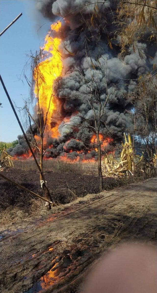 callmedc97's tweet photo. Massive explosion in Baghjan oil outlet of @OilIndiaLimited ! 
People are suffering, water bodies nearby are contaminated, #Dibrusaikhowa National Park is only a few kilometres away.
Imagine the amount of pollutants in the air! @moefcc
@CMOfficeAssam @RandeepHooda @PMOIndia https://t.co/QvPvZl6MZE