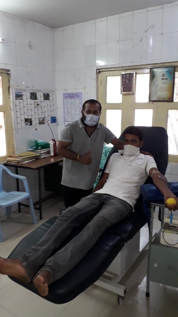 SanjaySanjuC3's tweet photo. We the members of #Unique_Drops donated 2 units of AB+ve to a cancer patient of 50 years old lady &amp; 1 unit of A+ve to a 3 years girl child at #Bhadrak_Hospital &amp; welcoming everyone to become a doner to save lives @gyana_r_das @AnubhavMohanty_ @AtulNay53235011 🙏 https://t.co/w2PfRMvDm6