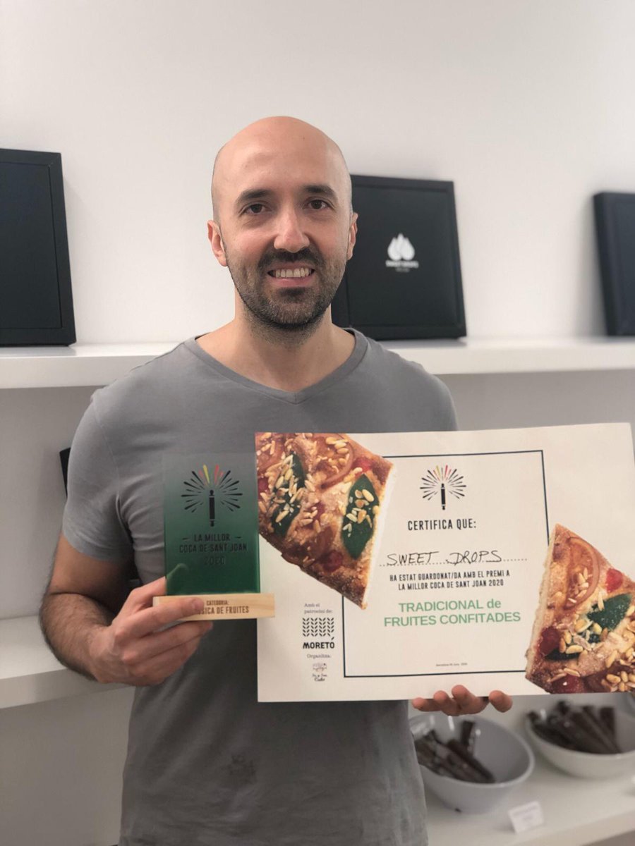 CECUbarcelona's tweet photo. CHEF ECUATORIANO 🇪🇨 GANA CONCURSO EN BARCELONA A LA MEJOR COCA DE SANT JOAN

El Chef 🇪🇨 Pachi Larrea, ganó el concurso🥇"Mejor Coca de Sant Joan 2020", organizado por Sr. y Sra. Cake y el Gremio de Panaderías de #Barcelona.

IG: @pachilarrea

#TalentoEcuatoriano🇪🇨💪#SantJoan https://t.co/XqbxKZlKu8