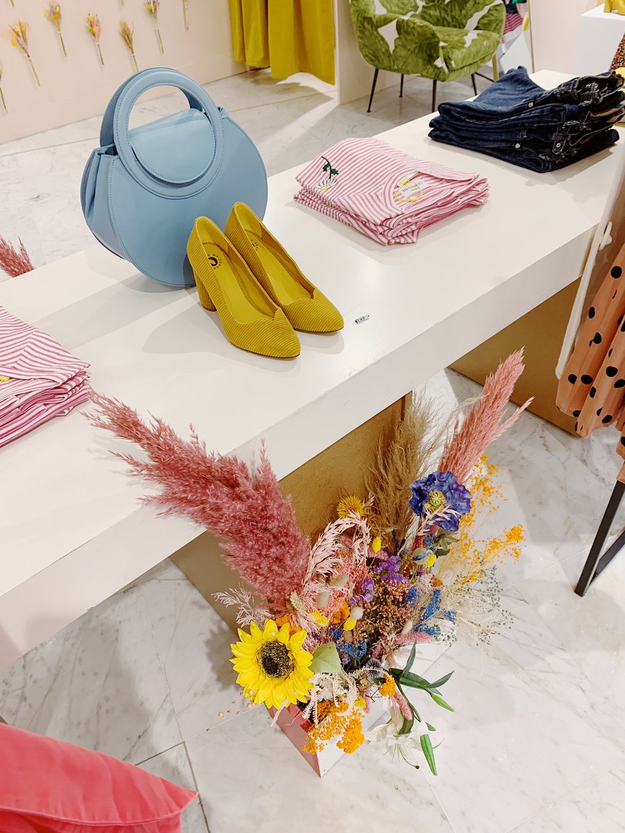 Make My Lemonade s'installe au BHV <a href="/leBHVmarais/">LE BHV MARAIS</a> ! 
C'est un grand pas en avant pour la marque, nous sommes heureuses-eux de nous installer au rez-de-chaussée de ce grand magasin 👋🍋 Hâte de vous y retrouver