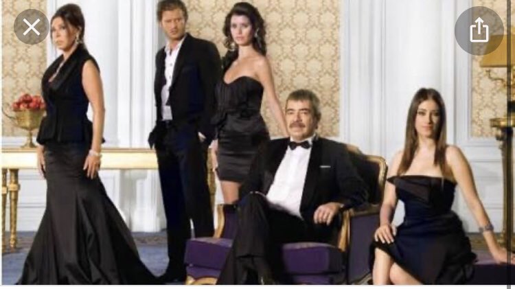 #askimemnu bunların işide zor evin içinde sürekli saç makyaj her öğünde kıyafet değiştir dışarı çıkarken ayrı kıyafet yemekten hemen sonra uyumaya gidiyorlar kaçta akşam yemeği yeniyor 😆özgürlük rahat yaşam sıfır