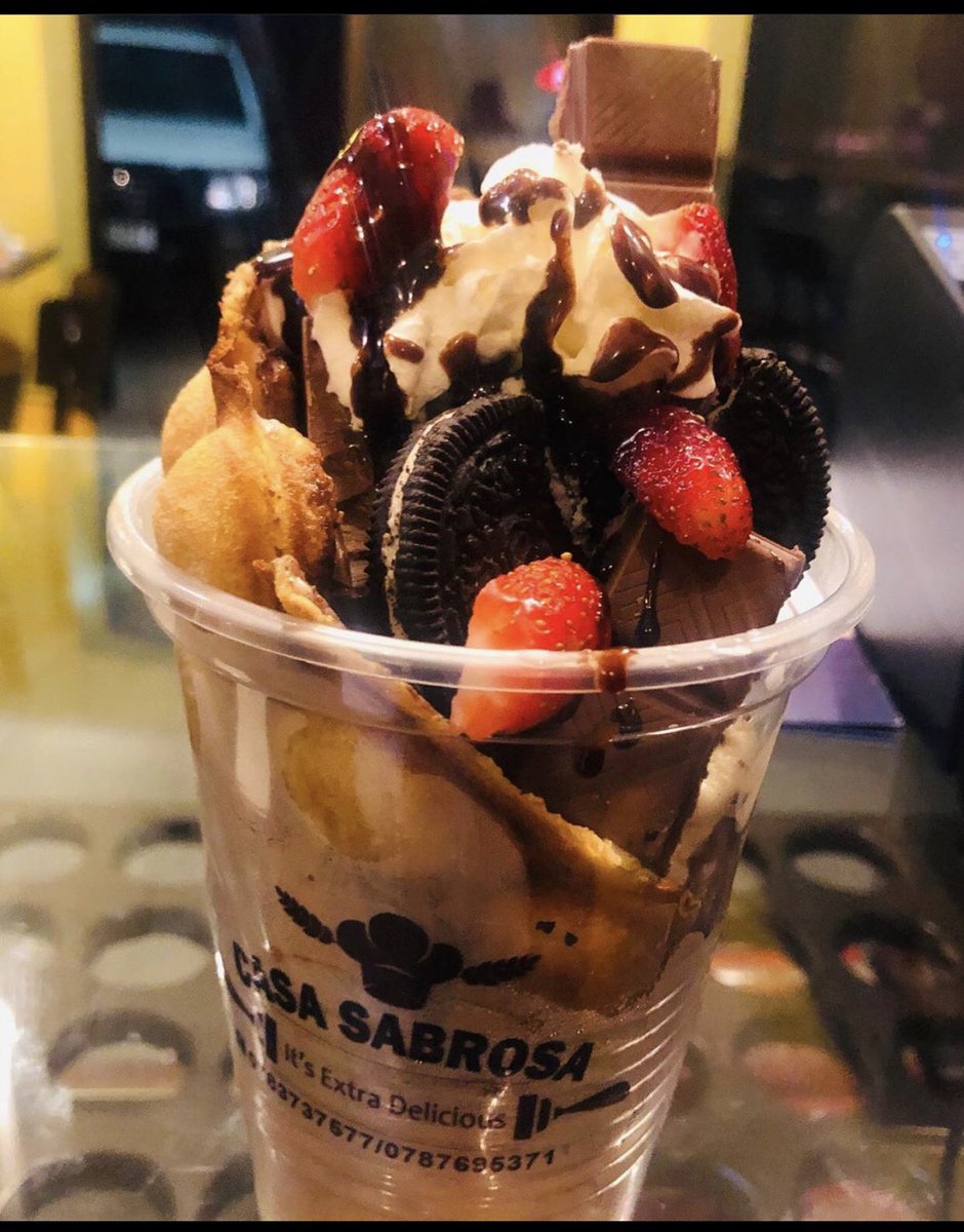 FranklinAmanya's tweet photo. No better way to start your Tuesday than rewarding yourself with a bubble waffle topped with some goodness or an Oreo Milkshake. Look nowhere else @casasabrosaKgli for quick delivery call 0783737577 or IG: Casasabrosa. #extradelicious #TuesdayTreat #RwOT
ππππ https://t.co/oz2X0GXAT5