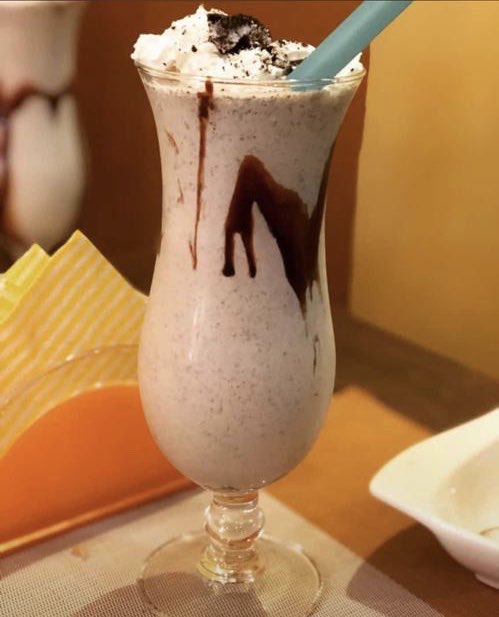 FranklinAmanya's tweet photo. No better way to start your Tuesday than rewarding yourself with a bubble waffle topped with some goodness or an Oreo Milkshake. Look nowhere else @casasabrosaKgli for quick delivery call 0783737577 or IG: Casasabrosa. #extradelicious #TuesdayTreat #RwOT
ππππ https://t.co/oz2X0GXAT5