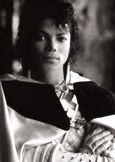 MJfanTJ61's tweet photo. Am I the only Mature MJ Fan that cries watching Captain EO? #MJFam #MichaelJackson #capteo #MJKingofPop https://t.co/g4GNJQgPbF