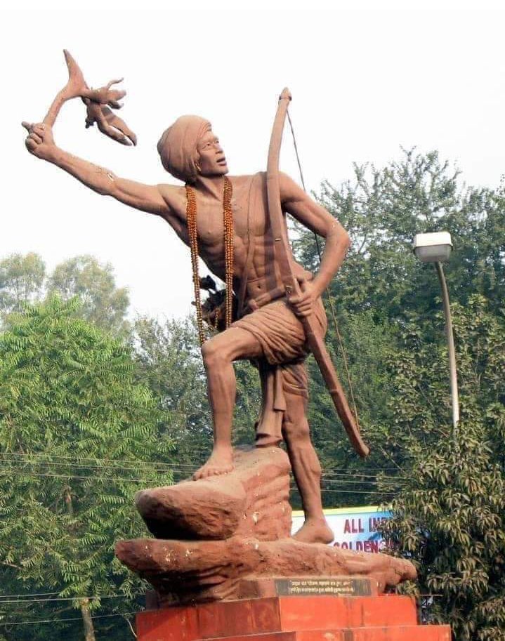 Mohanla16217420's tweet photo. देश के लिया बलिदान अमर छ थारो ।
आदिवासी क्रांतिकारी बिरसा मुंडा न शत शत नमन छ म्हारो ।।🙏🙏     9 जून 1900
जय जौहार धरती आबा बिरसा मुंडा को भावभीनी श्रद्धांजलि 🌷🌷 https://t.co/KL9iBWb60m