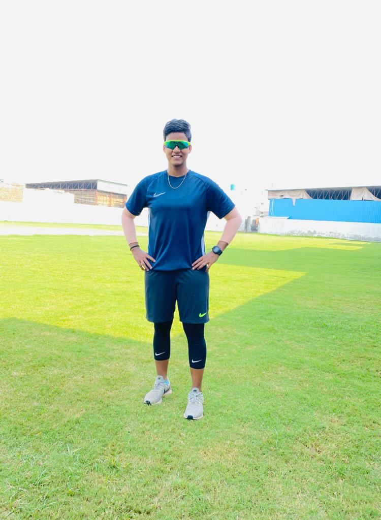 Deepti_Sharma06's tweet photo. Today's regime : Upright and Upside down, secret training for an all-rounder 😜 https://t.co/rpuS5DcZwi