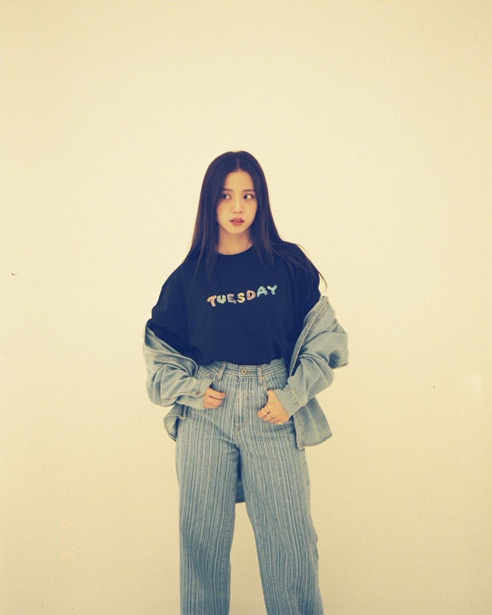 jendeukiebabo's tweet photo. [sooyaaa__ 200609 update]

“I waited for Tuesday after the film picture came out 😎”

#BLACKPINK #블랙핑크 #JISOO #지수 #jisoostagram @ygofficialblink https://t.co/5QQv1fHlEQ