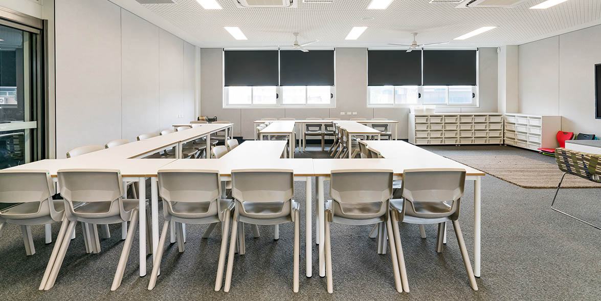 We're seeing red! 🌺🌺 These beautiful flowering trees complete the upgrade of Oran Park Public School, which features 24 innovative learning spaces, student amenities and a new COLA area.