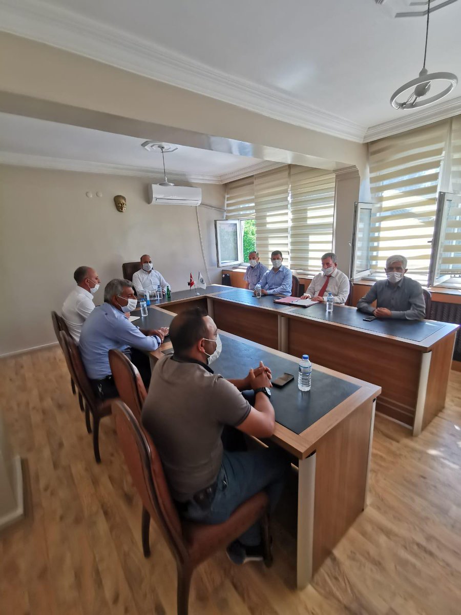 Kaymakam-Halfeli Belde Bld. Bşk. Vekili Sn.Lütfullah GÖKTAŞ Belde Muhtarlarıyla Toplantı düzenledi. 

Beldemize bağlı Yunus Emre, Özvatan,Said-i Nursi,Bahçelievler ve Turgut Özal Mahalle Muhtarlarıyla yapılan toplantıda Halfeli Beldesi ve Belde halkımızın  sorunlari ele alındı.