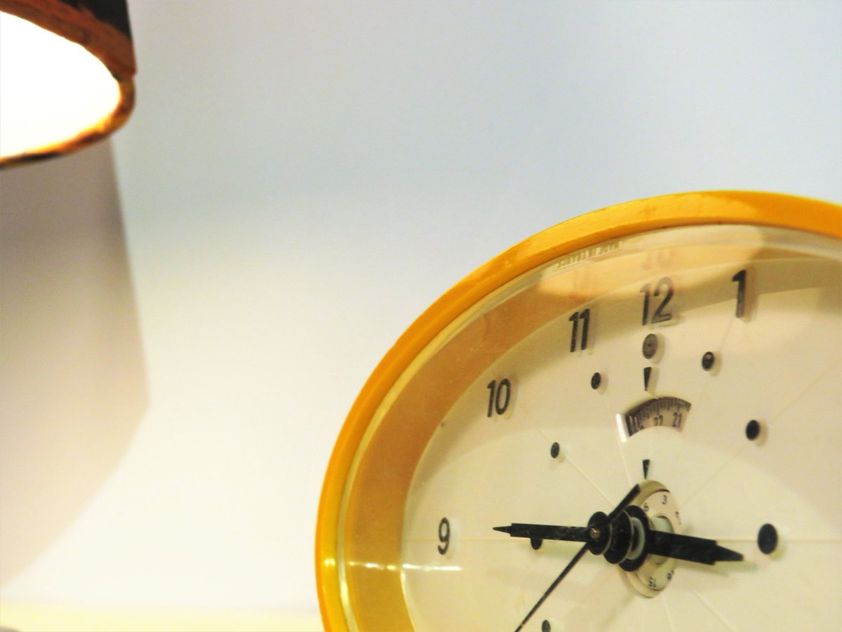 MaLanterne's tweet image. Vintage Alarm Clock, CALOR French Desk Clock, Working Electric Clock, Orange Color, Design Space Age Clock, Home Decor, France Made, 1970s etsy.me/2tdjSZm  #ElectricClock