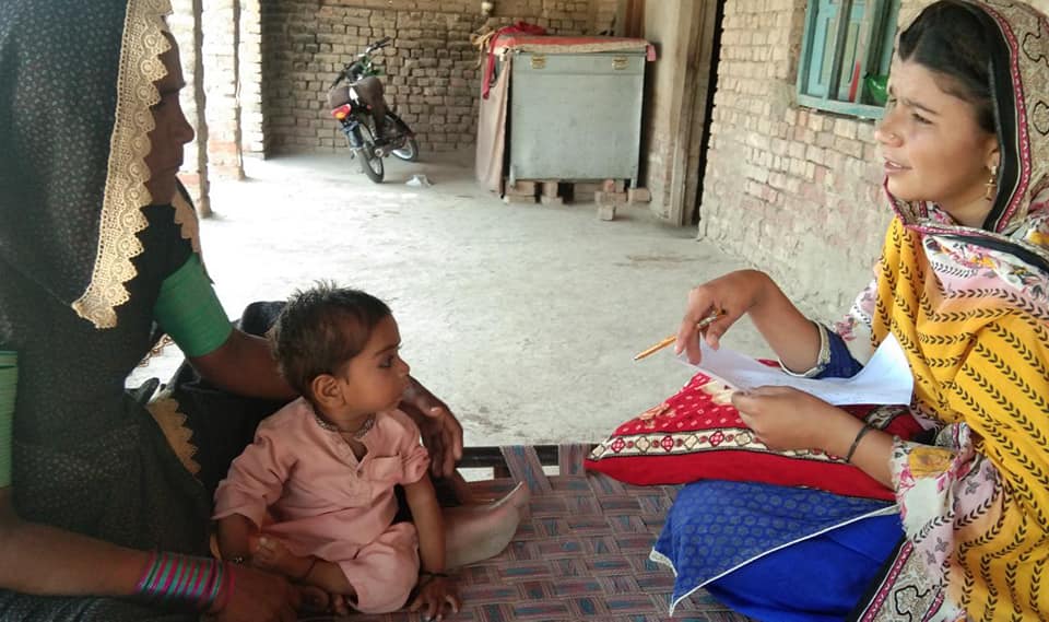ThardeepOrg's tweet photo. #Tando #Allahyaar, June, 8, 2020: Community health worker(CHW) is screening of malnourished children and pregnant and lactating mothers, conducting health councelling, follow up and referral for treatment. #TRDP #ConcernWW #EU https://t.co/C6bAeO5NBj