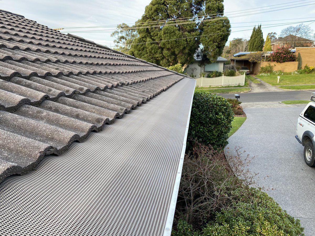 _leafbusters's tweet photo. Another Leafbusters®️ system powering on, more than a decade after being installed. The system is a 2G UltraTech install in the colour Ironbark. 📞1300 GUTTER #Leafbusters https://t.co/VMcI3cjQTA https://t.co/GDDqbbFCdH