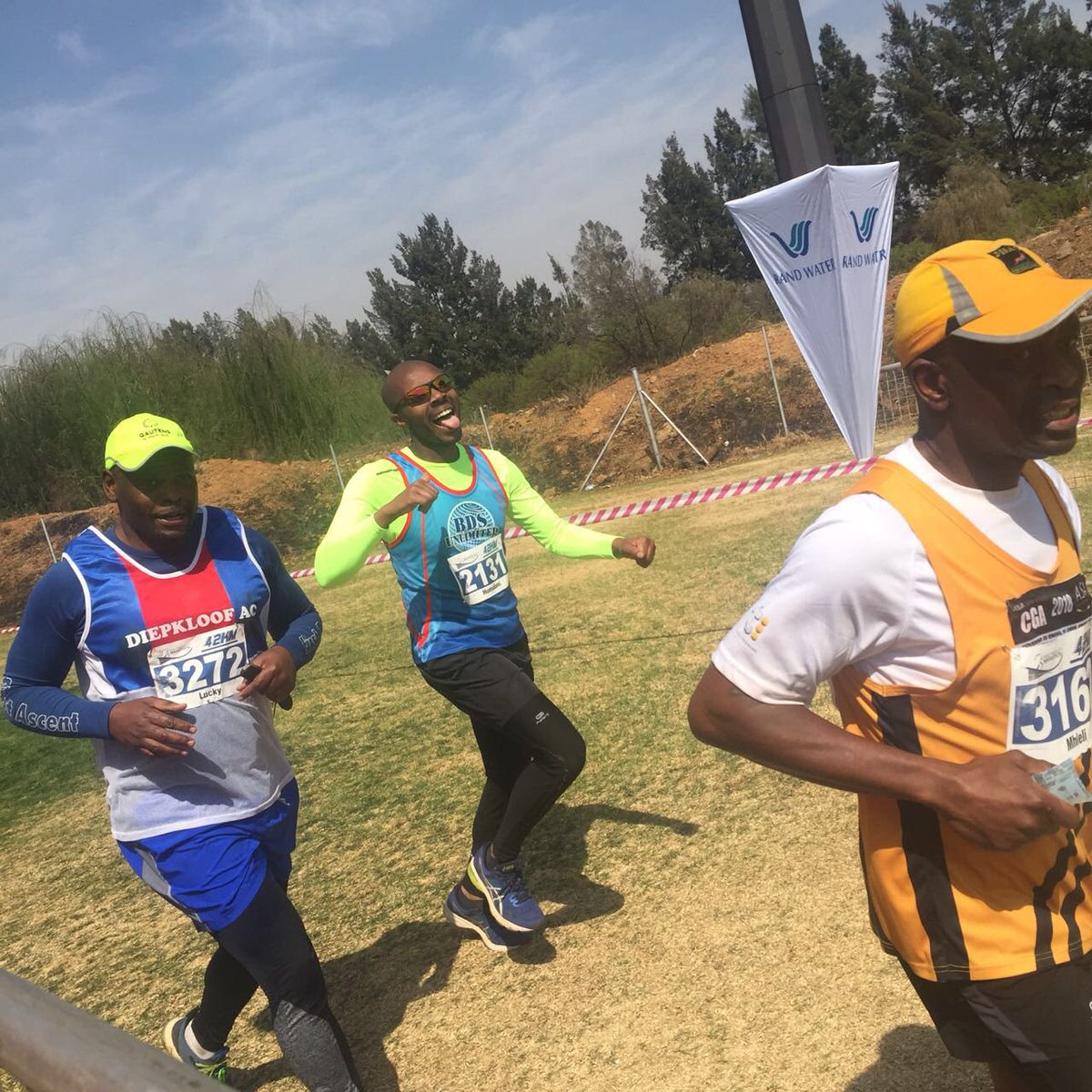 I had heard about the  @SowetoMarathon and it was later in the year so I thought this would be my 1st marathon kanti I didn’t know. My running teammates were going to run the Vaal marathon and even though i felt i was not ready, this would be my first marathon