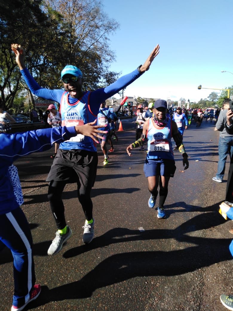 Somewhere along the road, I don’t remember the exact details, we met the BDS support team.  @Kegomod66868021,  @Khensan30753141,  @DINEO93, Ses Caro and  @maria_naniki had made efforts to support us and as always, it was an absolute pleasure seeing them next to the road