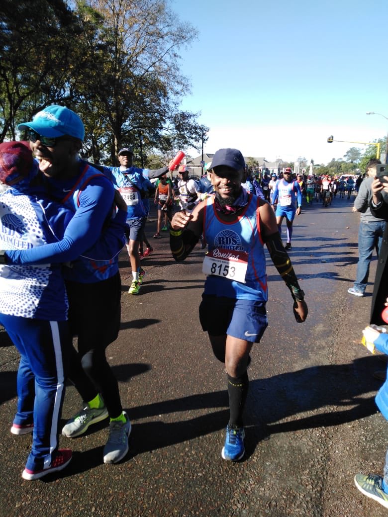 Somewhere along the road, I don’t remember the exact details, we met the BDS support team.  @Kegomod66868021,  @Khensan30753141,  @DINEO93, Ses Caro and  @maria_naniki had made efforts to support us and as always, it was an absolute pleasure seeing them next to the road