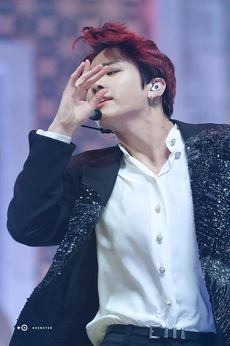 JJK_Times's tweet photo. [Media] Jungkook is listed #1 among the male K-Pop idols who are stellar examples of famous K-Pop idols as center and visual of the group https://t.co/vS3KQRFcGN