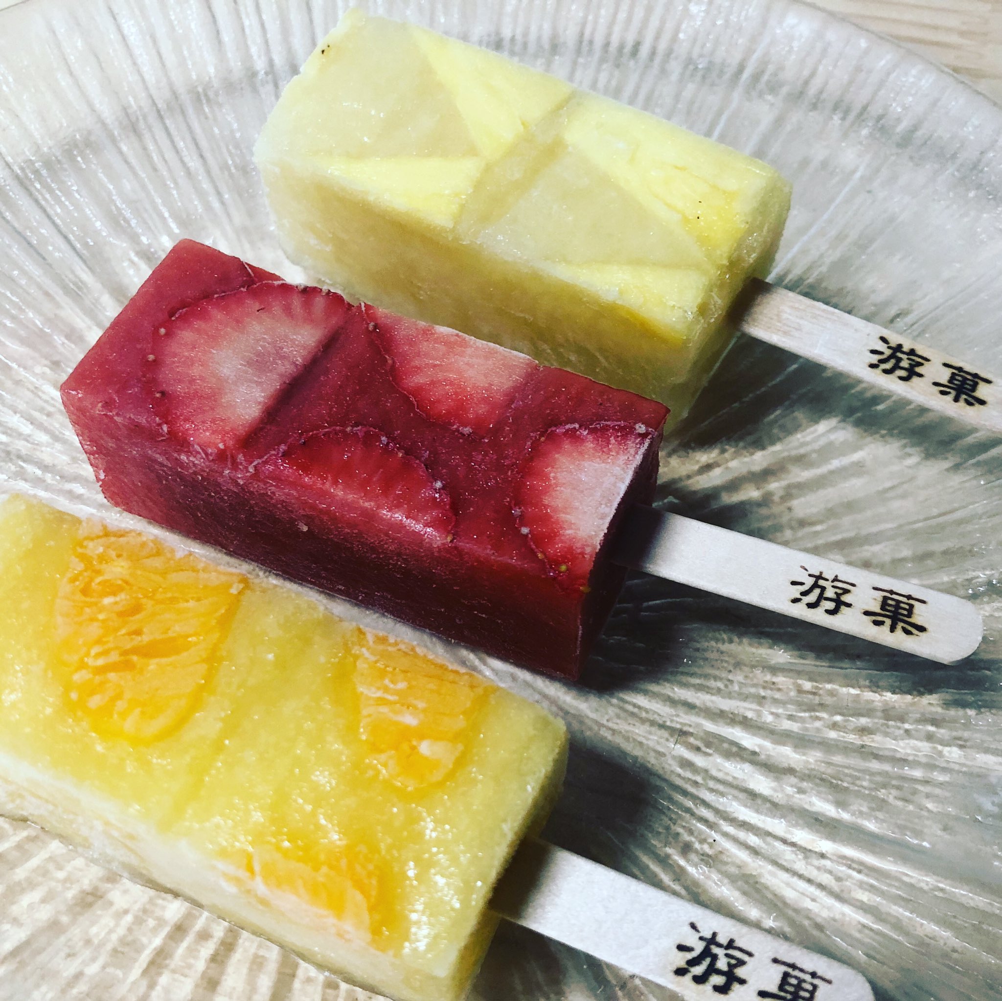 小樽和菓子工房游菓 小樽和菓子工房游菓です お待たせしました お待たせしすぎたのかもしれません 笑笑 葛粉と 寒天で作った溶けないアイス 和しゃり 販売します これからの季節にぴったり いちご みかん パインの3種類です