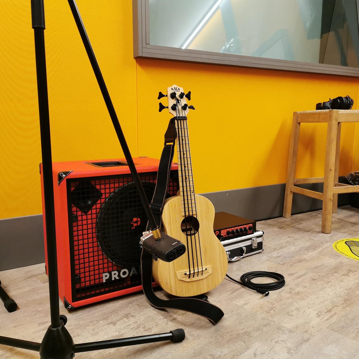 RiccardoAlbori's tweet photo. Kala UkuBass and ProAmp Cabinet at Studio 33 Giri ⚡⚡⚡
#UkuBass #RockNRoll #Venice #BambooBass #ProAmp #ProAmpZ300 #RockMusic #BassoElettrico #ElectricBass #BassPorn #RiccardoAlbori #BassGroove #Hands #HandsAtWork #Venezia #Studio33Giri https://t.co/RxyhFb0xJ0