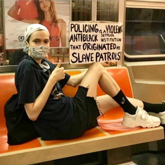 fabelef's tweet photo. In métro il mattino -
#funkypeople https://t.co/jtuYEJZDgB