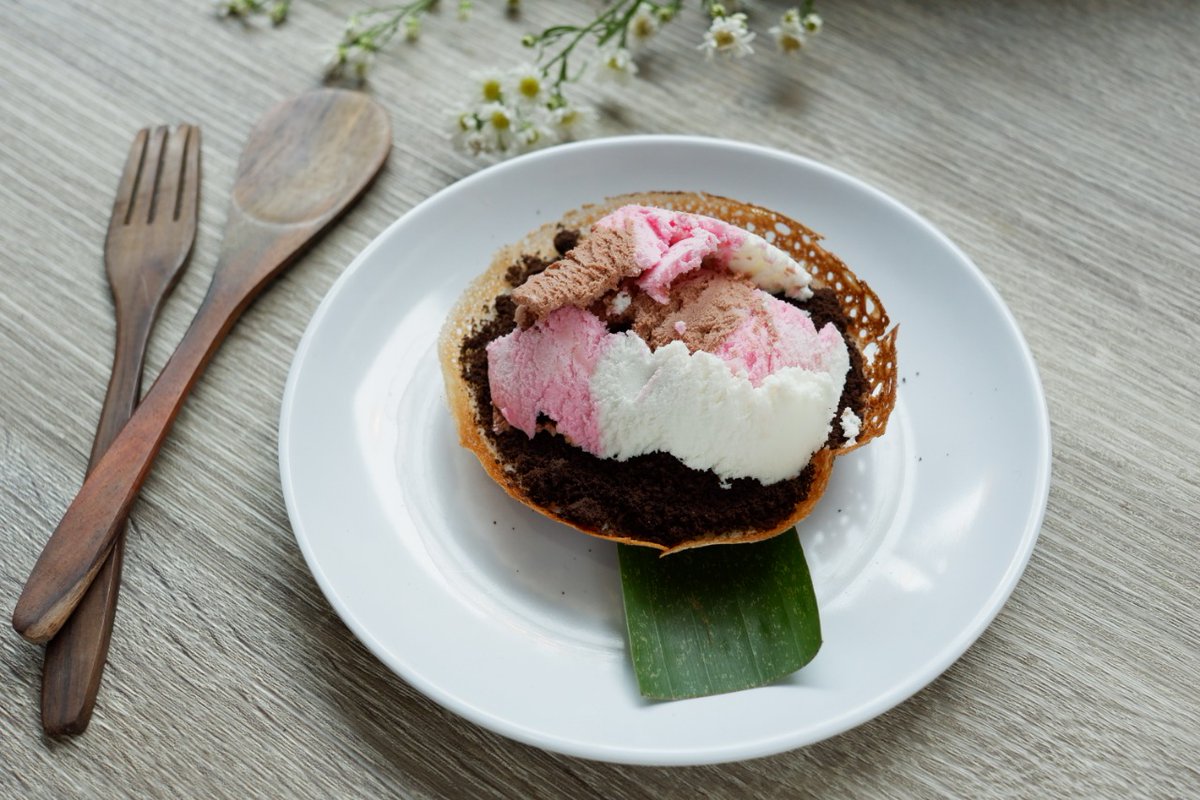 GalihHanto's tweet photo. Teman teman di Jogja yang baik mau infoin jualan kami Serabine aneka topping. Bisa dipesan via Grabfood &amp; Gofood lagi ada PROMO menarik lhoo
Rasanya empuk - empuk enak

@kulineryogya @makanjogja https://t.co/STlGWJ6GCK