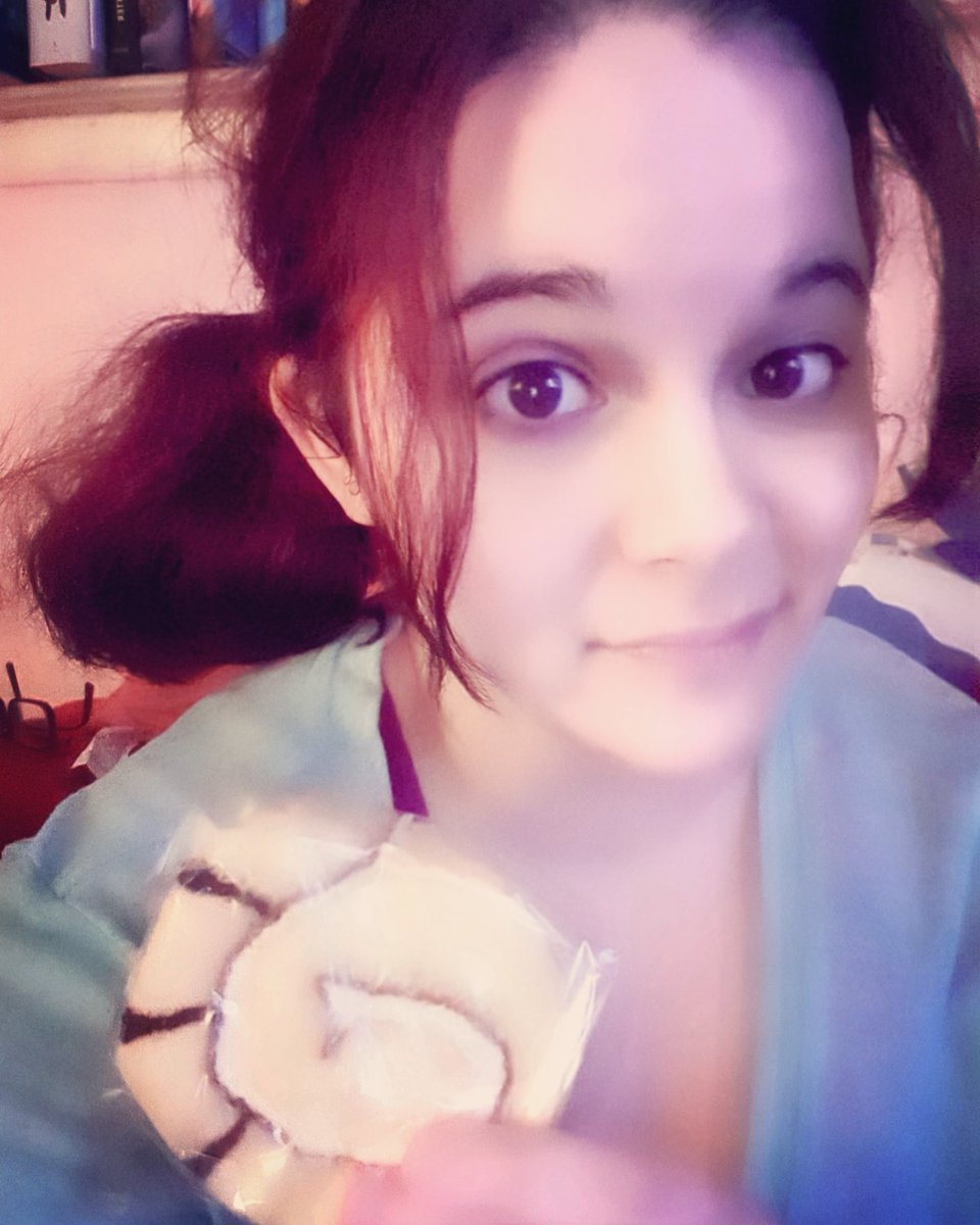 TinyBoxTink's tweet image. I hate what I look like right now.

Solution: #Sweets. Obviously.

#fatkidproblems #eatyourfeelings