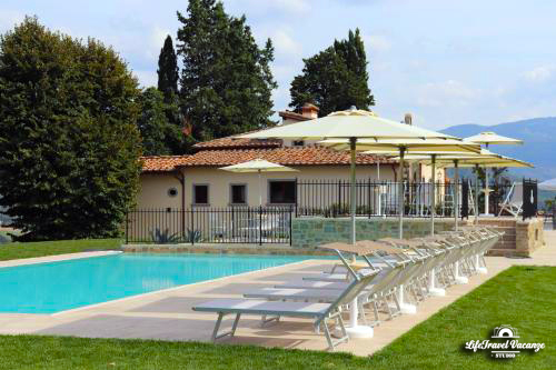🅻🅸🅵🅴 🆃🆁🅰️🆅🅴🅻 🆃🆁🅸🅿️
Il Resort Borgo di Villa Cellaia, recentemente ristrutturato, è immerso nella campagna toscana che domina la valle del fiume Comano nel Mugello, a soli 40 km da Firenze.
