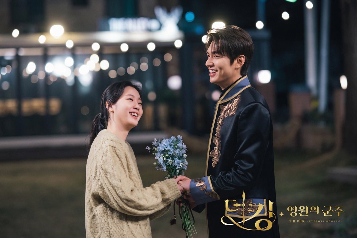 ฮื่อ ตะรังเงยง >< #TheKingEternalMonarch #더킹영원의군주  #더킹  #TKEM       ฉายจริง                    ความจริง