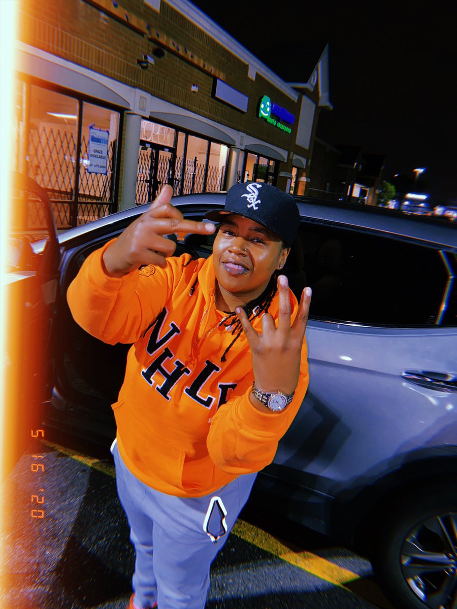 NHLB18's tweet photo. When you Have Your Own 🩸🩸🩸Clothing Line⚡️⚡️⚡️ #NOHOMIELEFTBEHIND #NHLB #URBANWEAR #CHICAGOLINE #SOXHATISAMUST #RETWEET #RETWEET https://t.co/uydQFWr0x1