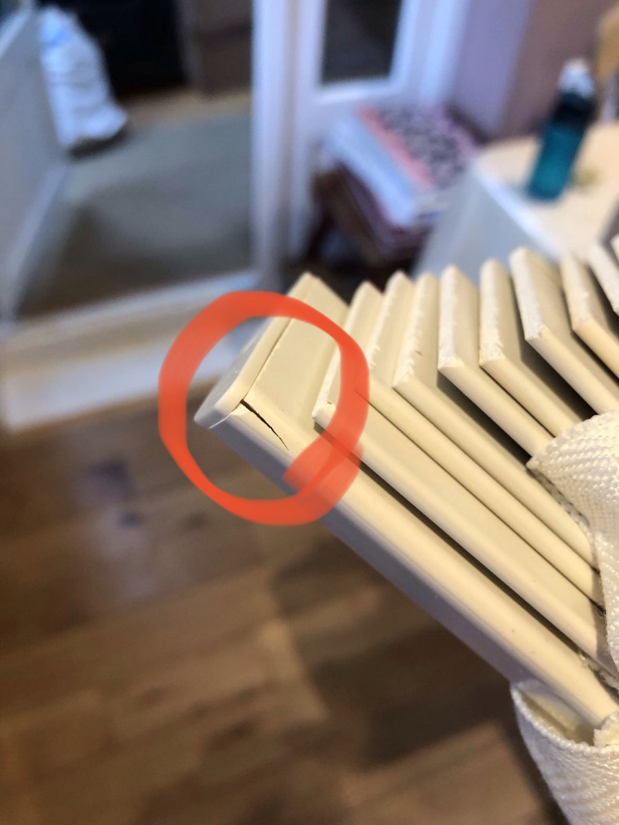 theblindmole4's tweet photo. @blinds2go the quality of my new blinds is discussing but you refuse to acknowledge my complaint &amp; give me a refund 😭damage on arrival https://t.co/reugJjKxHg