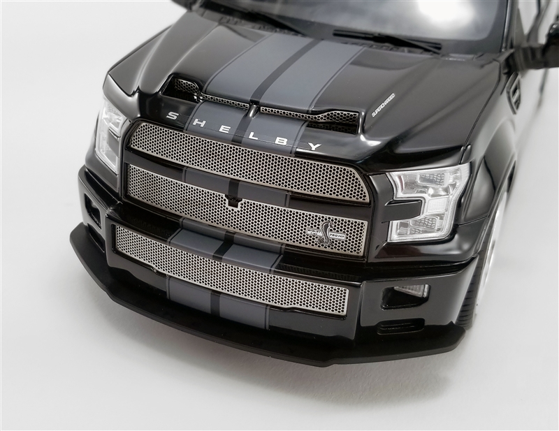 AutomovilMex's tweet photo. ¿No les alcanza para la #Ford #F150 #Shelby de $93,500 usd? Pues inviertan $150 usd en este extremadamente detallado modelo a escala 1:18 de resina de la camioneta modificada, de la que solo se realizarán 200 ejemplares 👌 #AEscalaAP #HobbyAP https://t.co/J4nnc1a0c2