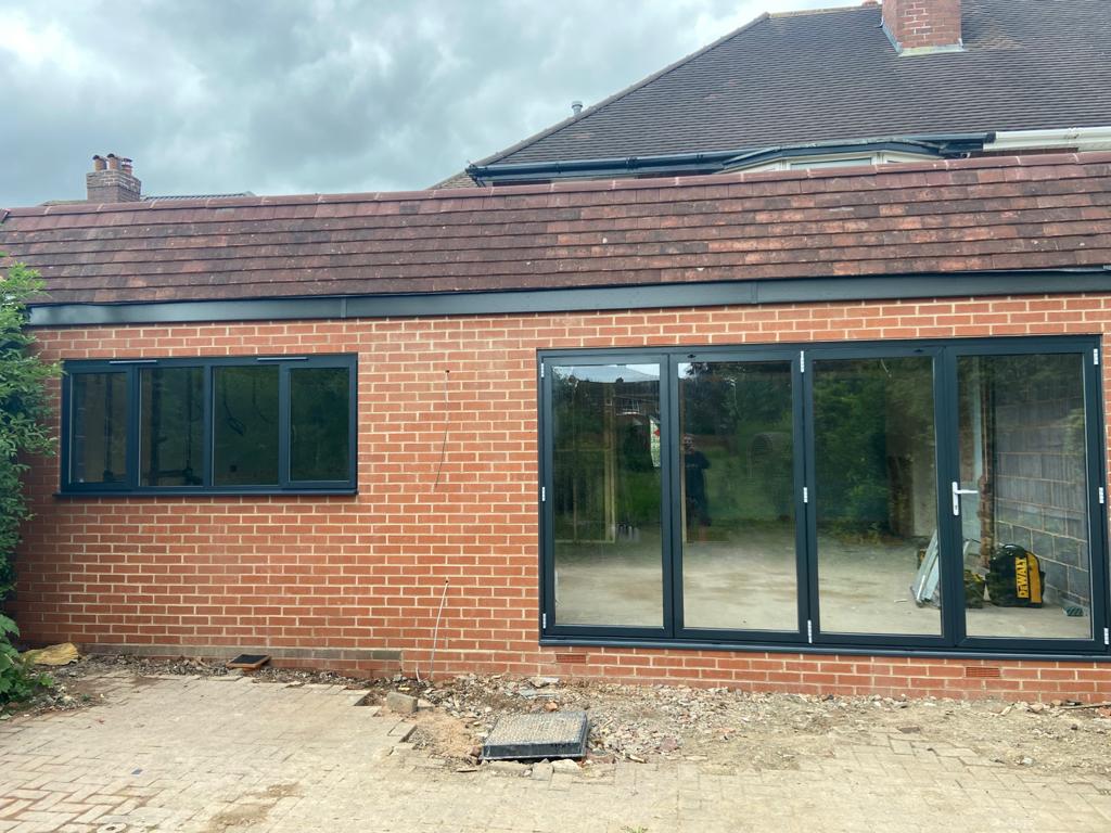 CAWindowSystems's tweet image. Always nice to see photos of installed doors &amp;amp; windows from our customers. Here is a recent installation of an @ReynaersLimited SL68 #window &amp;amp; CF68 #bifold #door which we manufactured &amp;amp; delivered to the #Midlands. Please contact us if you have any enquiries you would like pricing