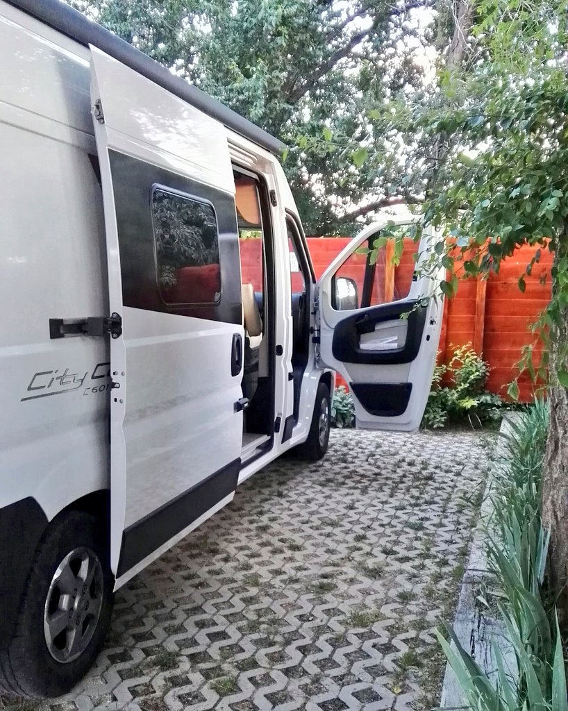 #BuenosDías
¿Qué tal la mañana del martes?

Nosotros preparando nuestro primer  desayuno furgonetero.

#EnFurgoMolaMás #EnFurgoJuntos por la Comunidad de #Madrid Cc <a href="/CialCaravaning/">Comercial Caravaning</a>
