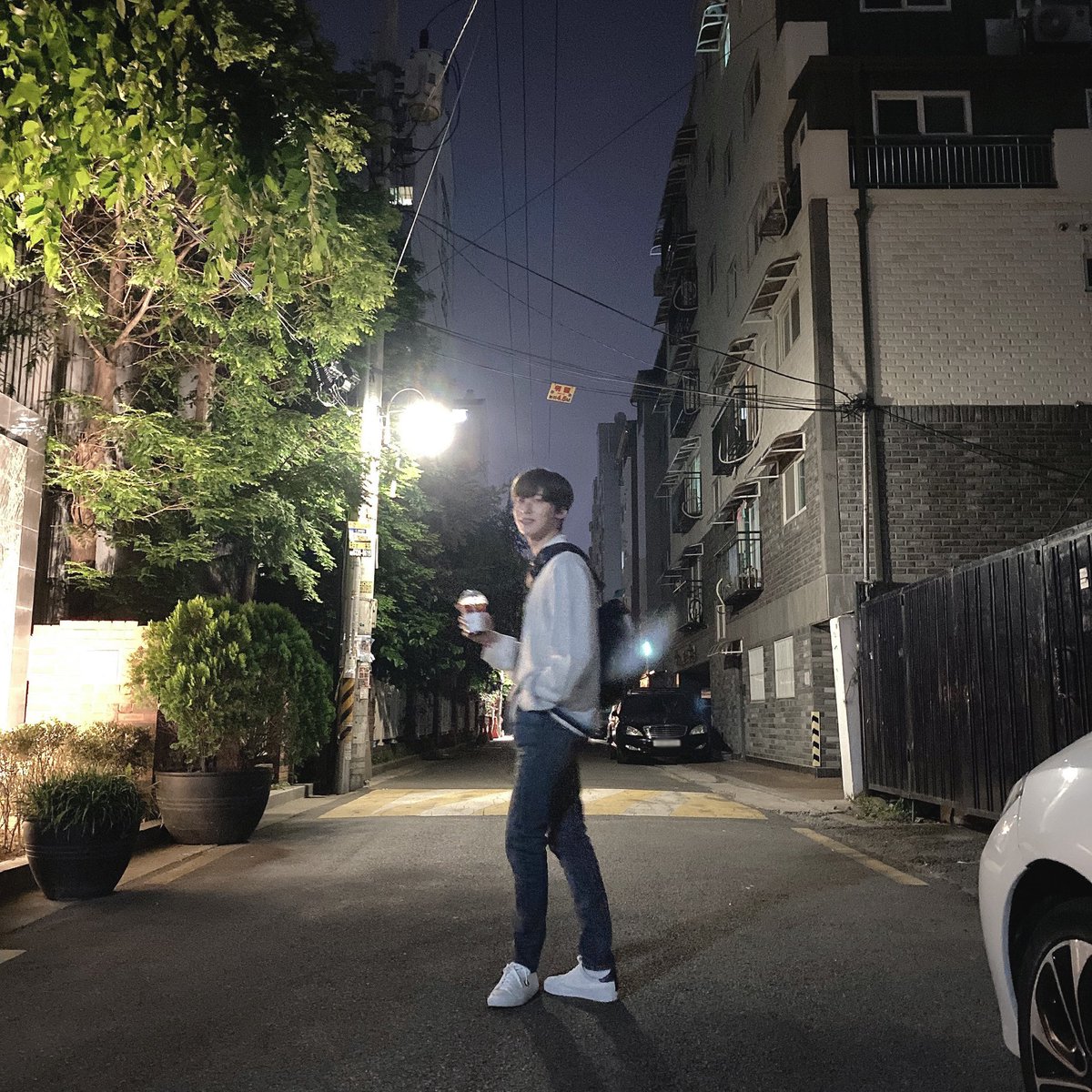 omnieuus's tweet photo. 【ONEUS 日本語訳】

[#ゴニ] 良い夜をお過ごし下さい 🌃✨ https://t.co/cod6iF0fm8