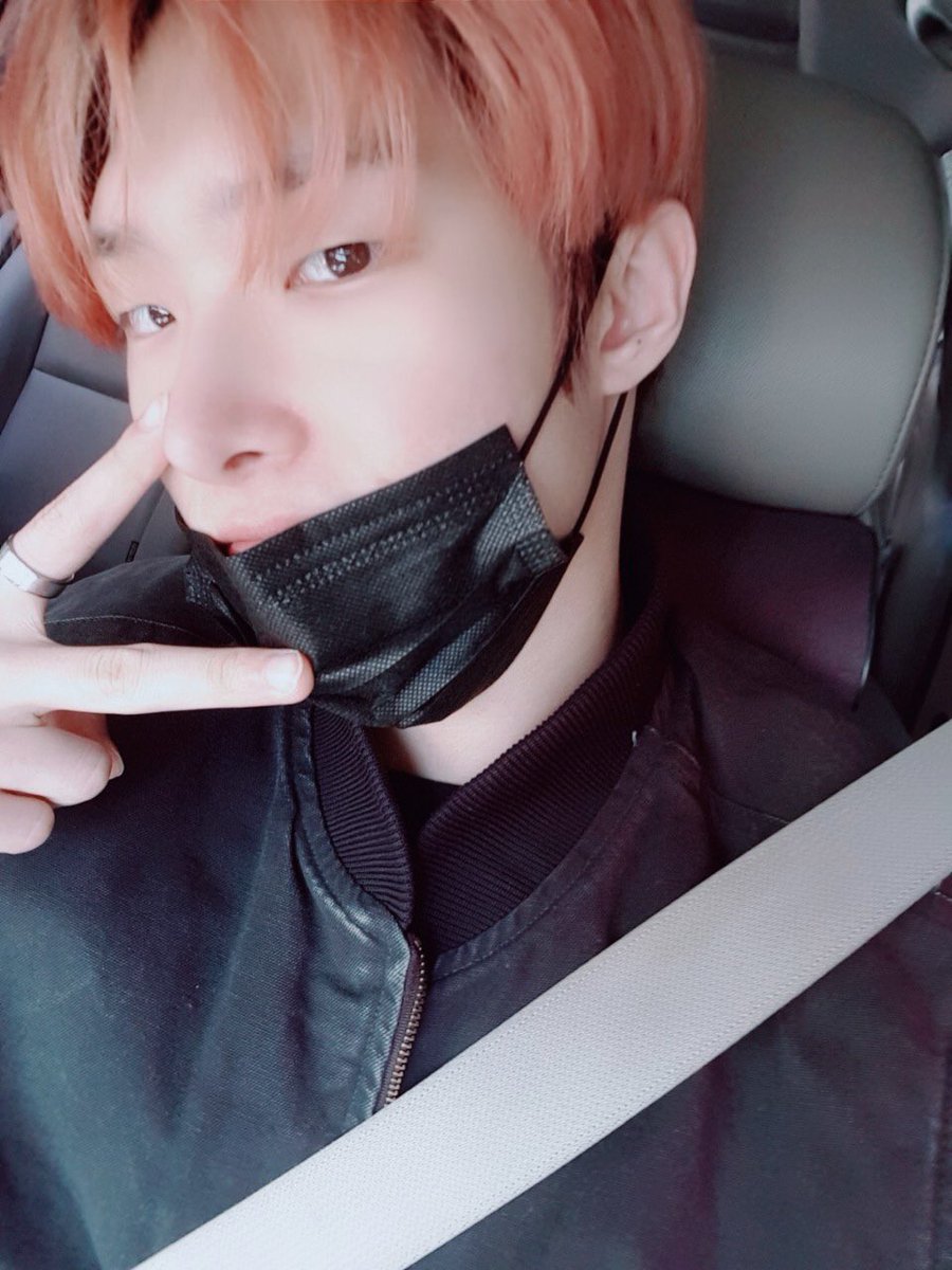 ATEEZofficial's tweet photo. [#민기] 너무 더워🔥
#ATEEZ #에이티즈 https://t.co/ktgbNxwNar