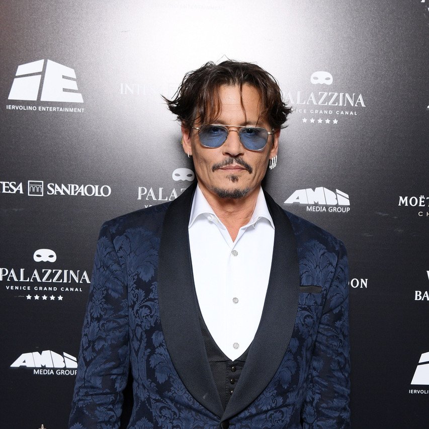 sofisara7's tweet photo. Comunque Johnny Depp oggi compie 57 anni... Ha venduto veramente l'anima al diavolo questo uomo #JohnnyDepp https://t.co/u5VyS2SDij