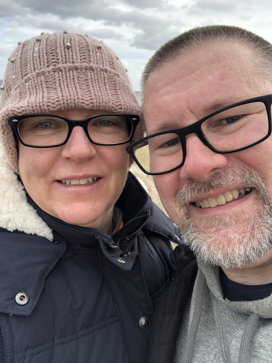 bigalsarmy's tweet photo. @moleandal Happy 19th wedding anniversary. Another year goes by and love you more every day ❤️ https://t.co/bzC7oSXC88