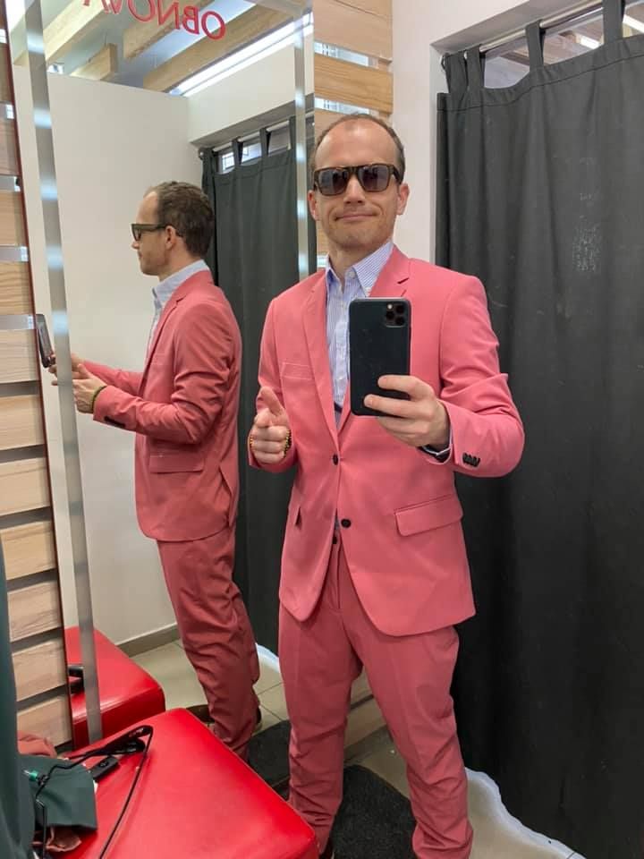 Розовый или зелёный — вот в чём вопрос! Министр Малюська продолжает удивлять:
buff.ly/2MGhGzF