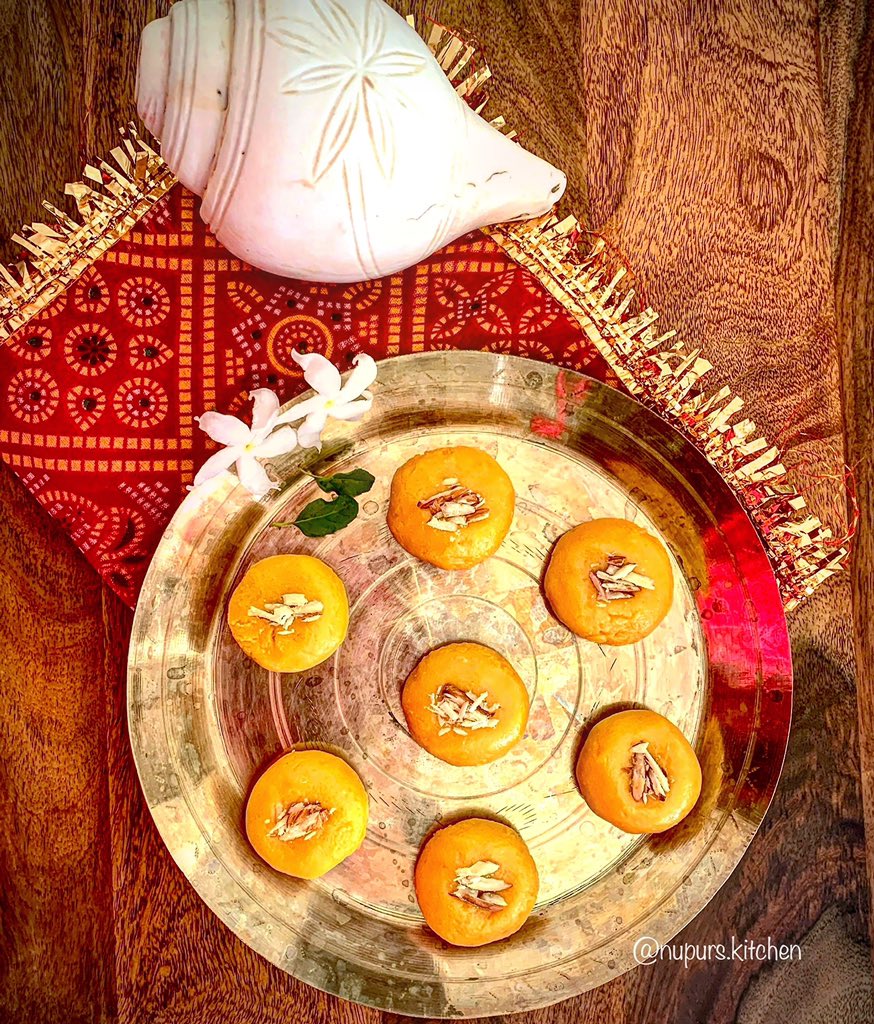 Mango Peda an Indian sweet dish made with freshmango pulp and khoa (thickened milk with ghee and milkpowder) 
#tuesdayvibes #Indiansweet #mango #homemade #food #foodie #blessed