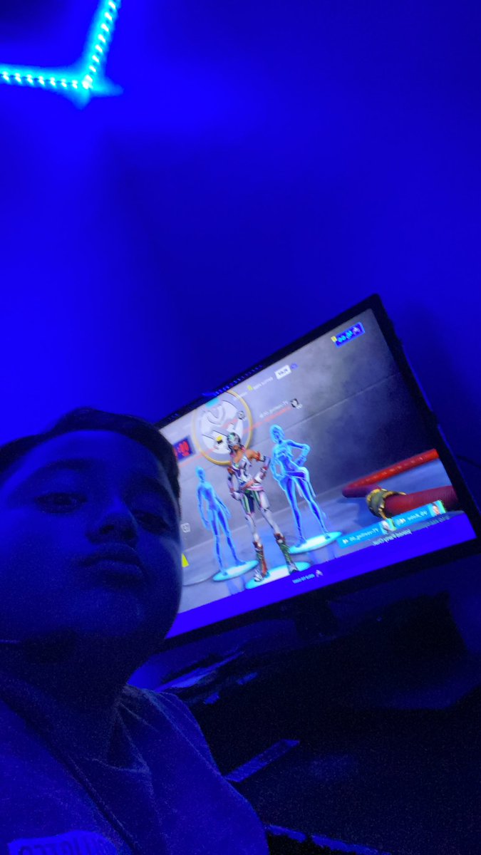 anthony_lopez8's tweet photo. Late night grimes with my boys https://t.co/CIQpkO0NNP