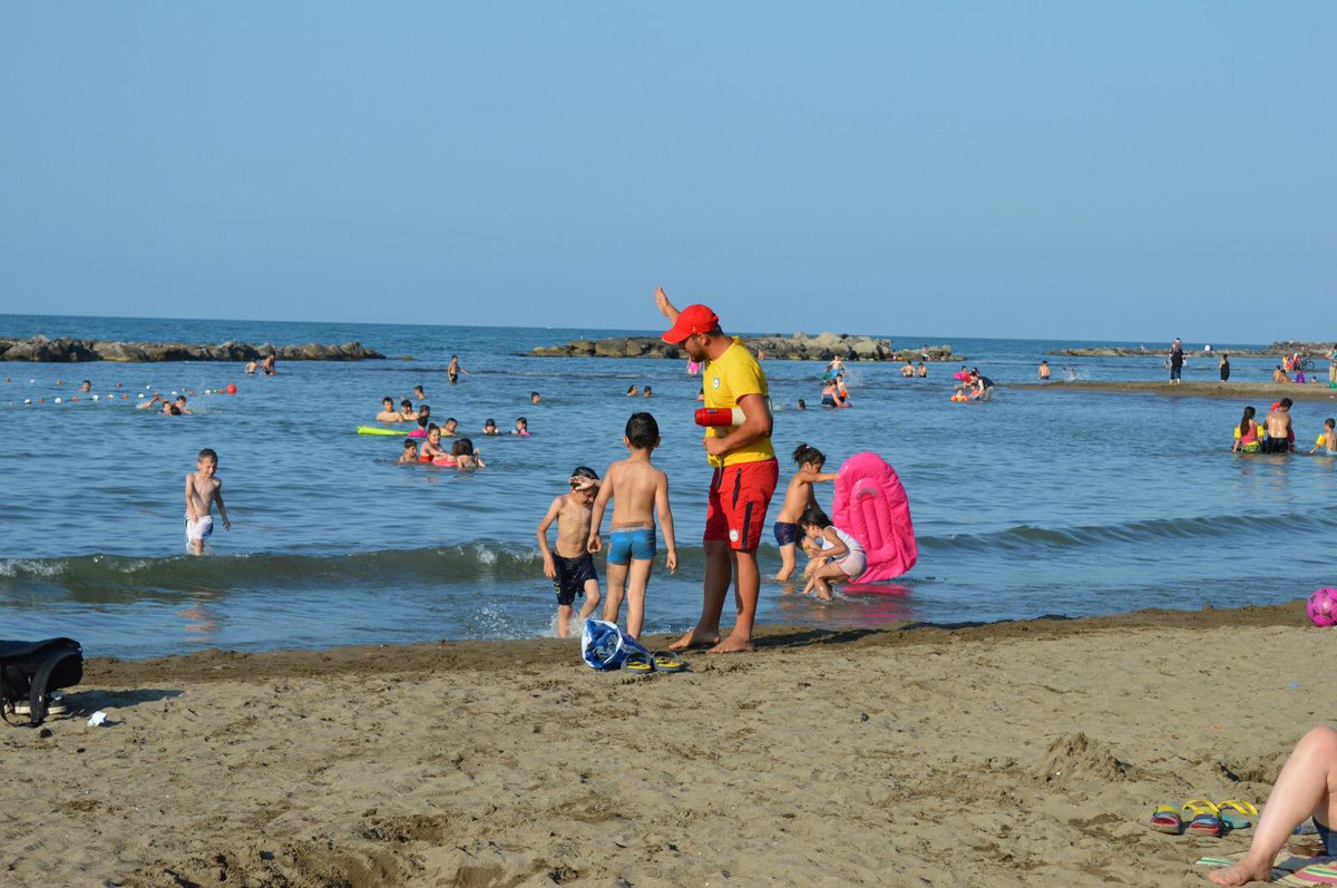 Altınordu, Fatsa, Ünye, Perşembe ve Gülyalı ilçelerimizde bulunan on yedi  plajda hazırlıkları tamamladık 🌊

65 personel ile plajlarımızın güvenliğini sağlayacağız 🤿

Lütfen can güvenliğiniz için kurallara uyalım 📢