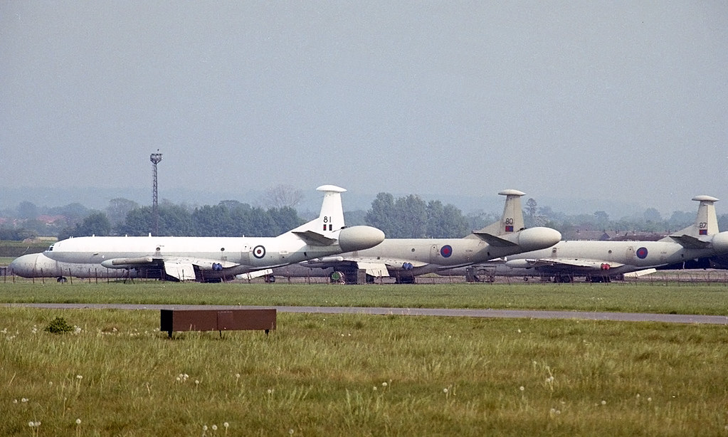 clark_aviation's tweet photo. A sad scene from RAF Abingdon...taken 30 years ago! 
In the late 1970's Britain decided it would build its own AEW platform, using the tried and tested HS Nimrod aircraft. Six years later and at a cost of £1 billion, the project was scrapped. Alas, no lessons were learned either! https://t.co/dxtJG32CzS