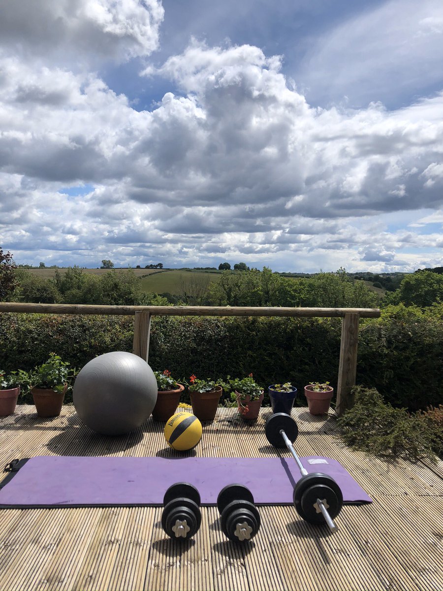 Outdoor training... not too hot and not too cold #personalfitnesstrainer #skiinstructorlife #derbyshirelife